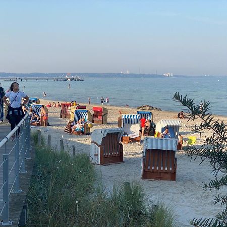 Moderne 3-Zi-Wohnung mit Meerblick direkt am Strand Scharbeutz Exterior foto