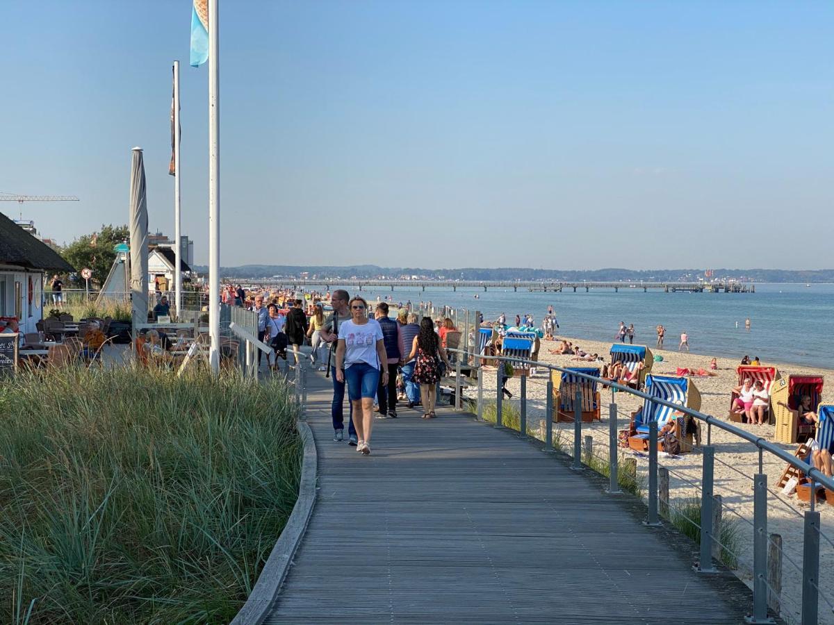 Moderne 3-Zi-Wohnung mit Meerblick direkt am Strand Scharbeutz Exterior foto